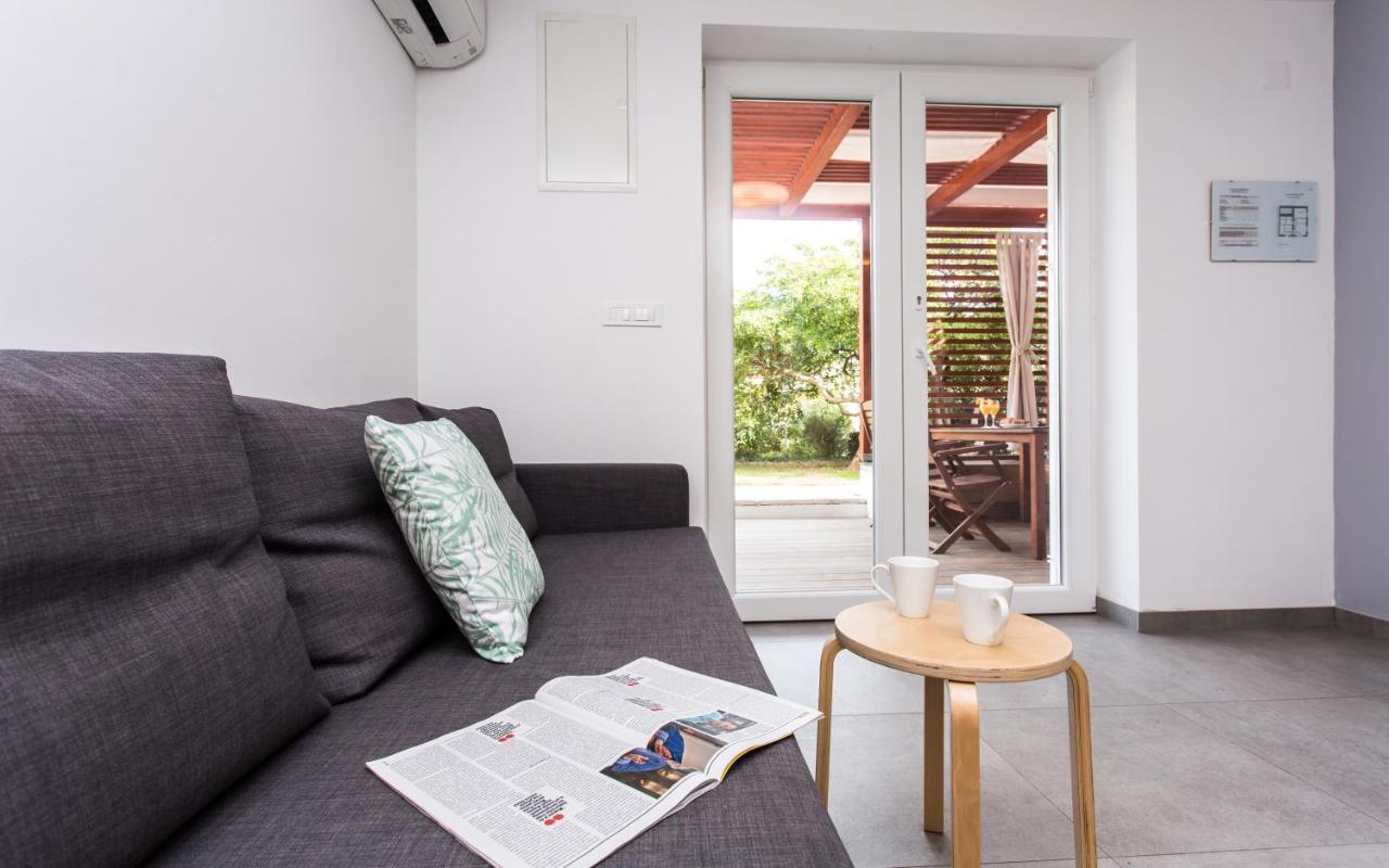 Happy Apartments Baska Exterior foto