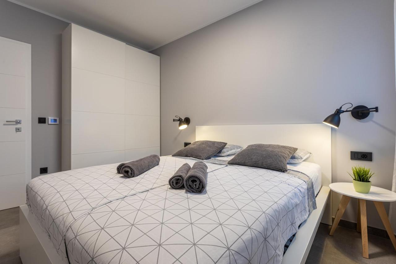 Happy Apartments Baska Exterior foto