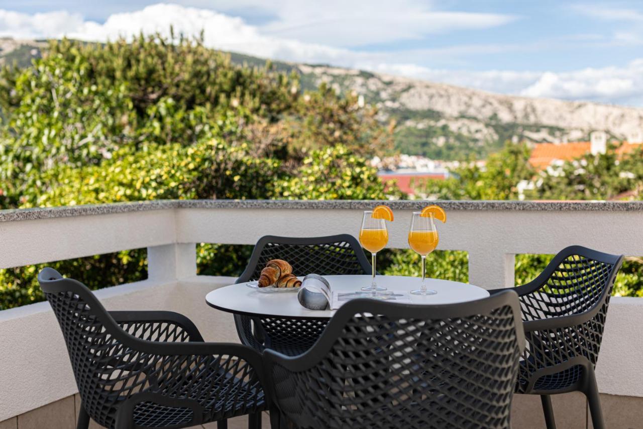 Happy Apartments Baska Exterior foto