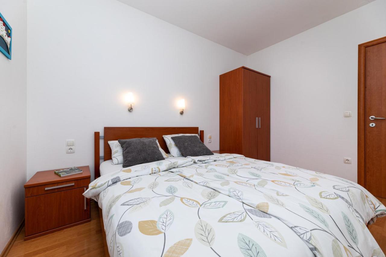 Happy Apartments Baska Exterior foto